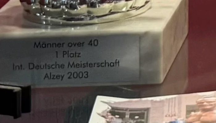 Plakette am Pokal: Männer over 40, 1. Platz, Internationale Deutsche Meisterschaft, Alzey 2003
